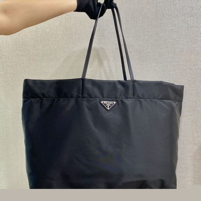 Pra*a shopping bags